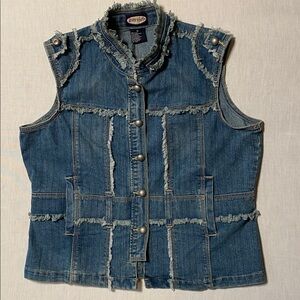 Zoey Beth Raw-Edge Panelled Denim Vest in Classic Blue